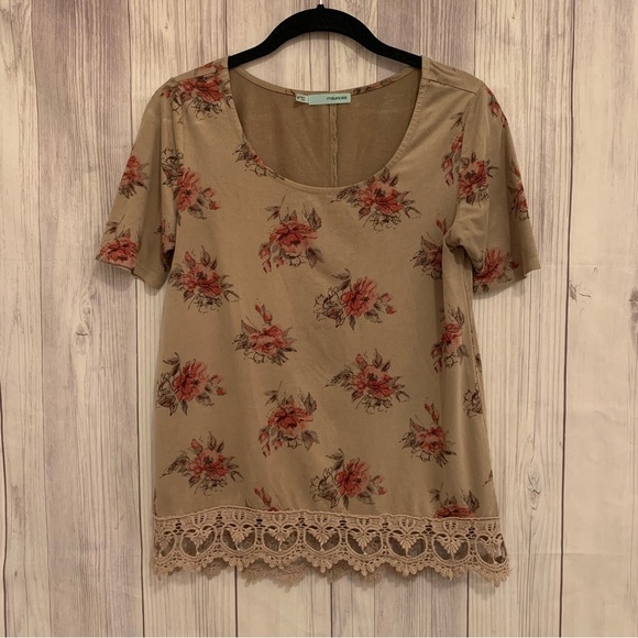Maurice’s Floral Rose Print Top With Lace Trim Size XS - Picture 1 of 5